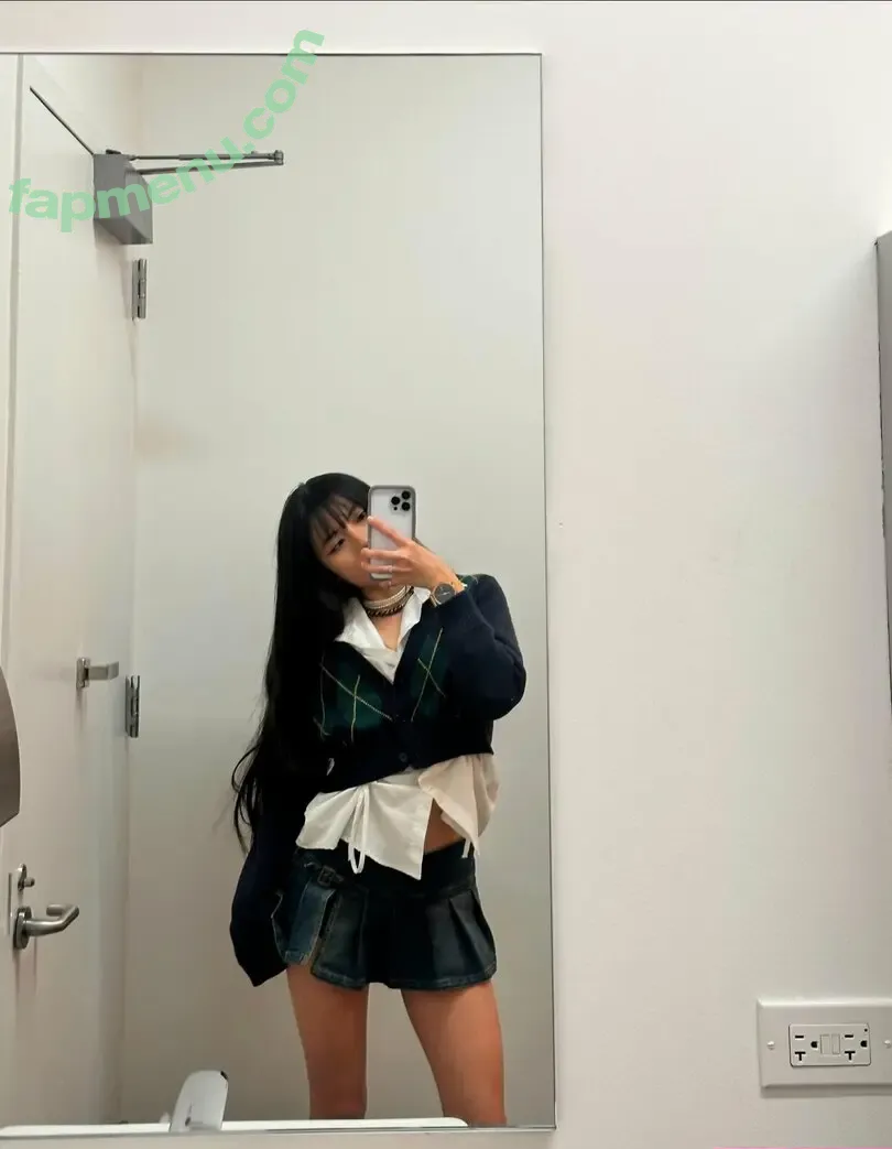 Lisa Tung nude photo #0001 (_lisatung / artsybylisa)