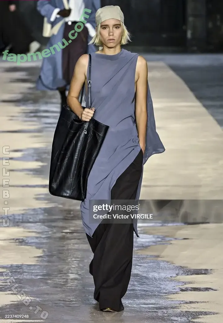 Lisa und Lena nude photo #0155 (lisaandlena)