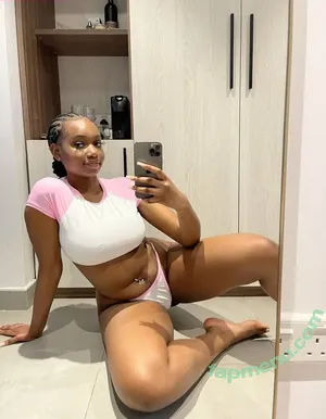 Lissababez nude photo #0012