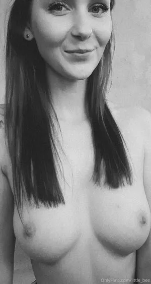 little_bee / LittleBeeBecca / little_becca_bee / littlebeccabee nude photo #0008