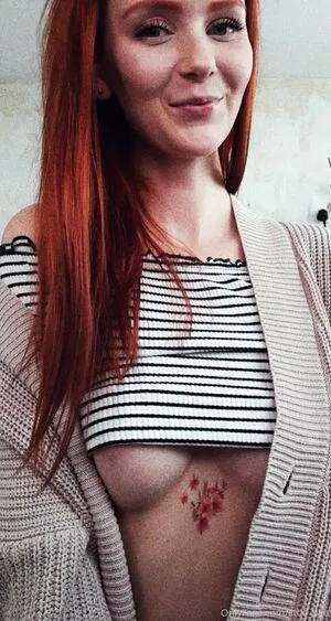 little_bee / LittleBeeBecca / little_becca_bee / littlebeccabee nude photo #0012