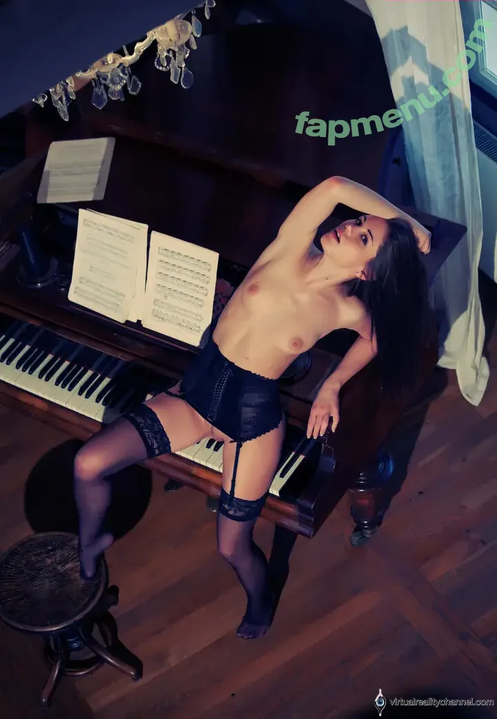 Little Caprice nude photo #1630 (little.caprice.official / littlecaprice)