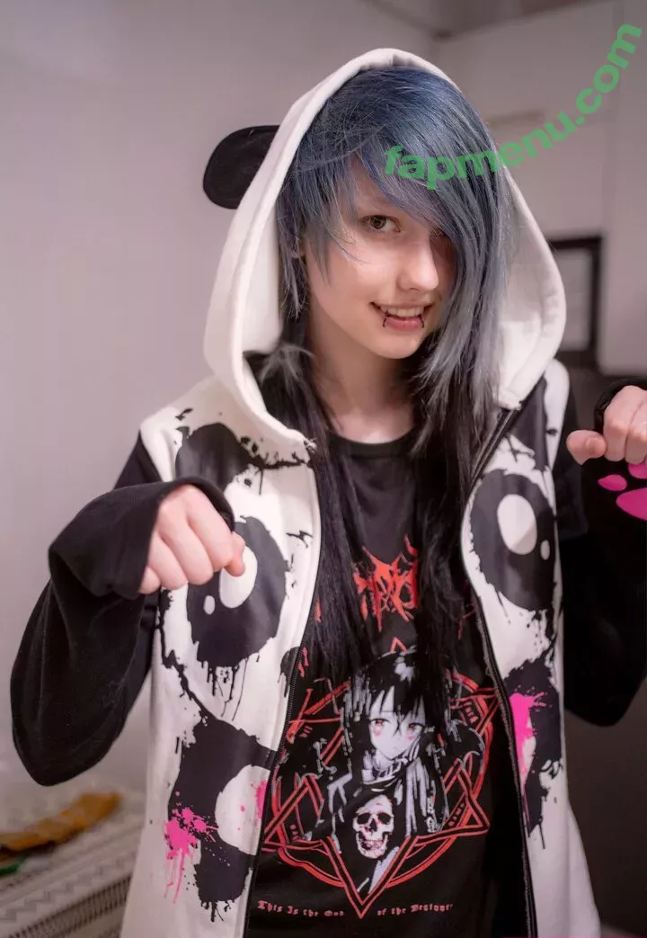 little_emo_kitten nude photo #1862 (daddys_emo_girl / justemokitten)