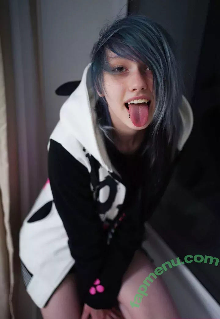 little_emo_kitten nude photo #1874 (daddys_emo_girl / justemokitten)