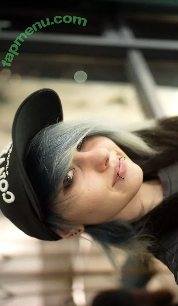 little_emo_kitten nude photo #1877 (daddys_emo_girl / justemokitten)