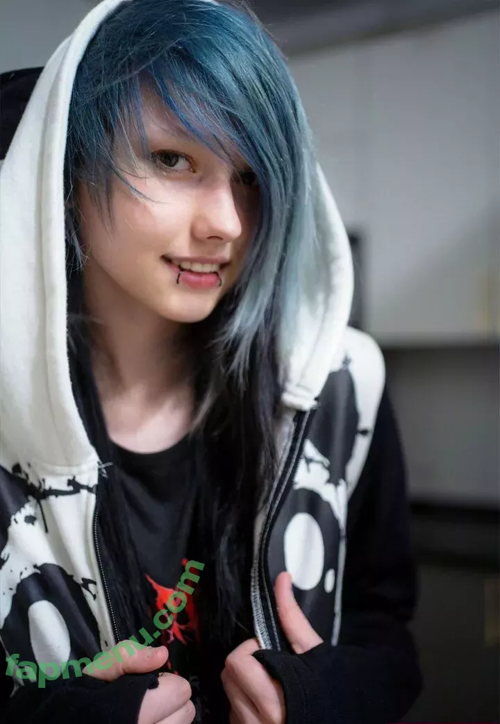 little_emo_kitten nude photo #1882 (daddys_emo_girl / justemokitten)