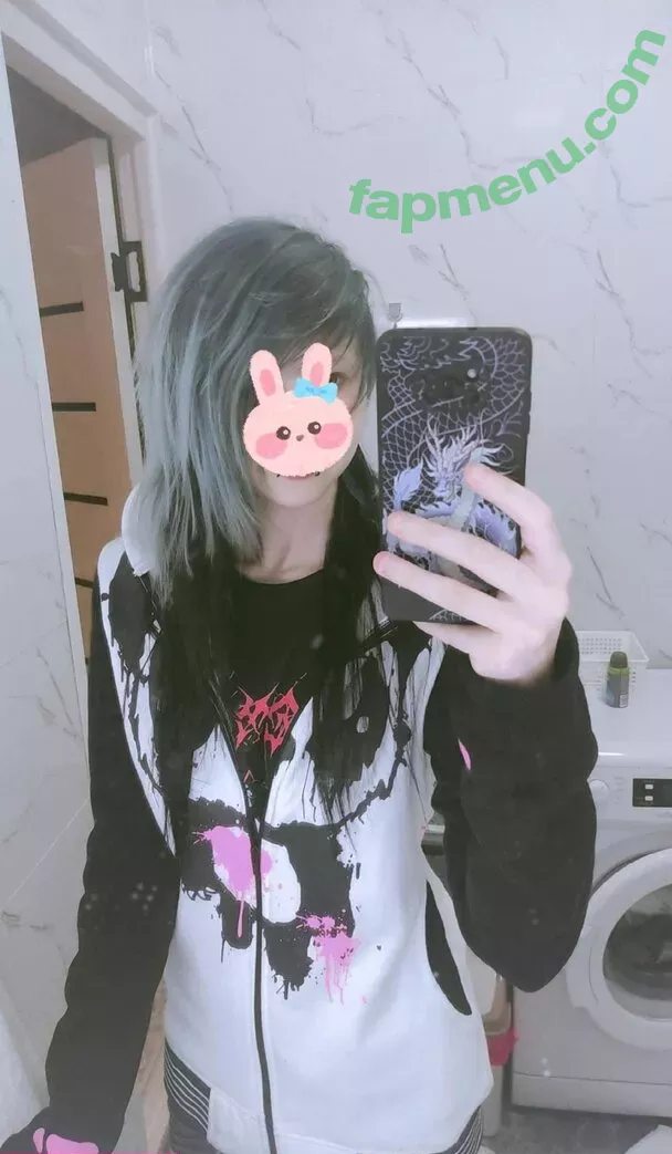 little_emo_kitten nude photo #1883 (daddys_emo_girl / justemokitten)