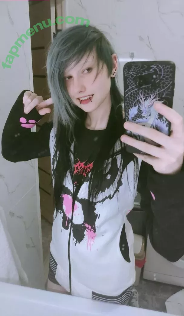 little_emo_kitten nude photo #1884 (daddys_emo_girl / justemokitten)