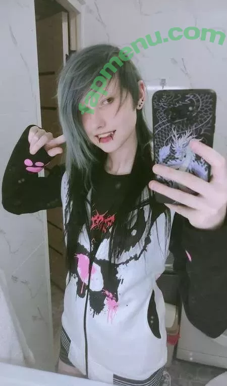 little_emo_kitten nude photo #1888 (daddys_emo_girl / justemokitten)