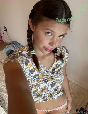 little.evelyn / littl.evelin nude photo #0072