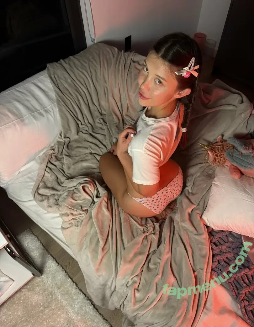 little.evelyn nude photo #0060 (littl.evelin)