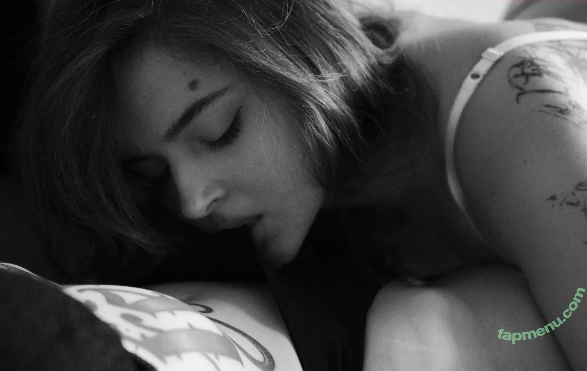 little___lilith nude photo #0034 (Little Lilith / lilith.of.hell / user)