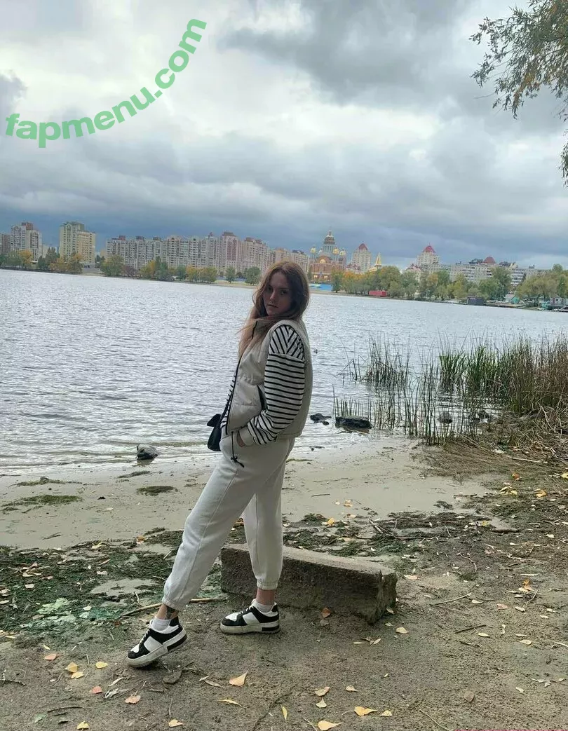 little_princess_ariana nude photo #0004 (little_princess_ariana)