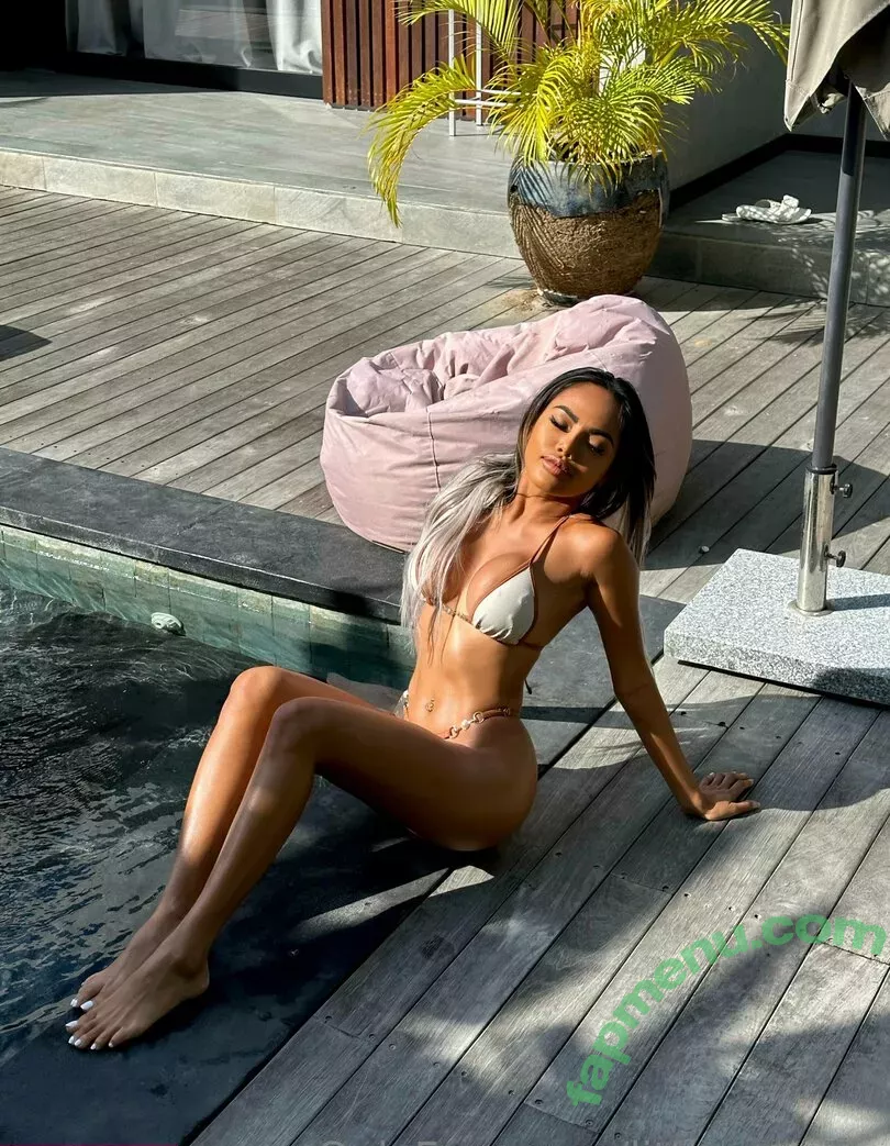 little_sophia nude photo #0102 (little_sophia__)