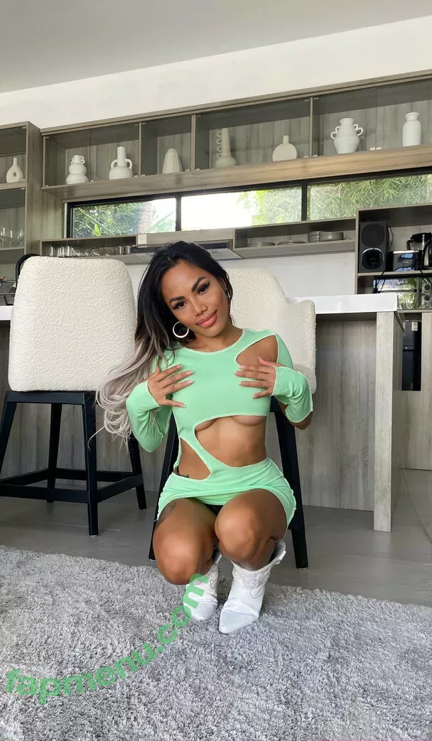 little_sophia nude photo #0140 (little_sophia__)