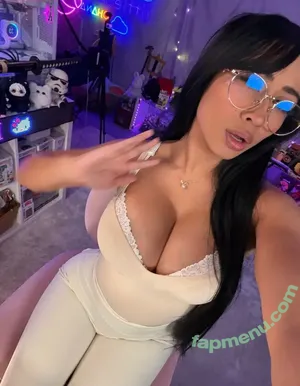 LittleAznChat / evilyn_13 nude photo #0135