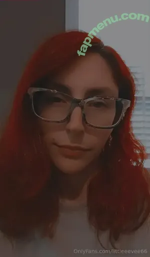 littleeevee66 / thegreatestbagel nude photo #0006
