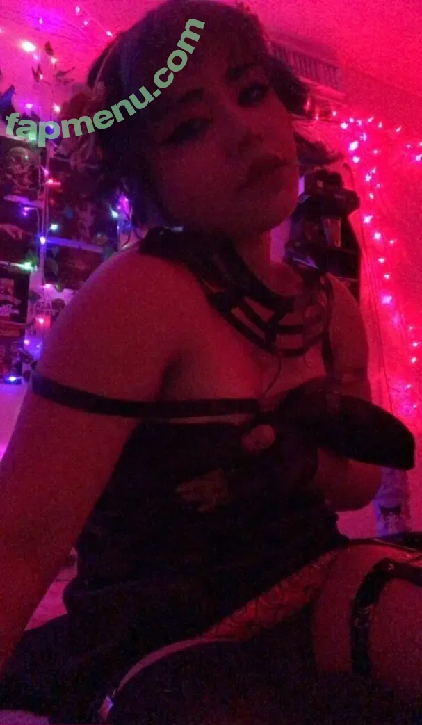 littlegothbird nude photo #0011 (aleksanderlee)