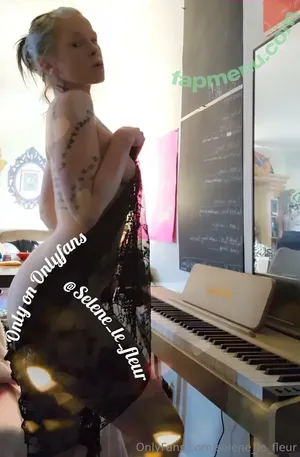  nude photo #0001
