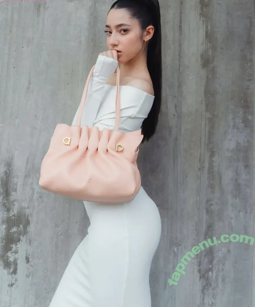 littlemisskhan nude photo #0003 (littlemisskhan)