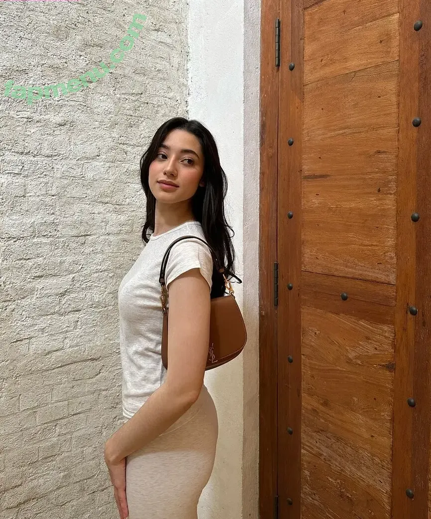 littlemisskhan nude photo #0007 (littlemisskhan)