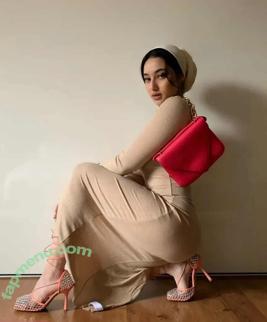 littlemisskhan nude photo #0010 (littlemisskhan)