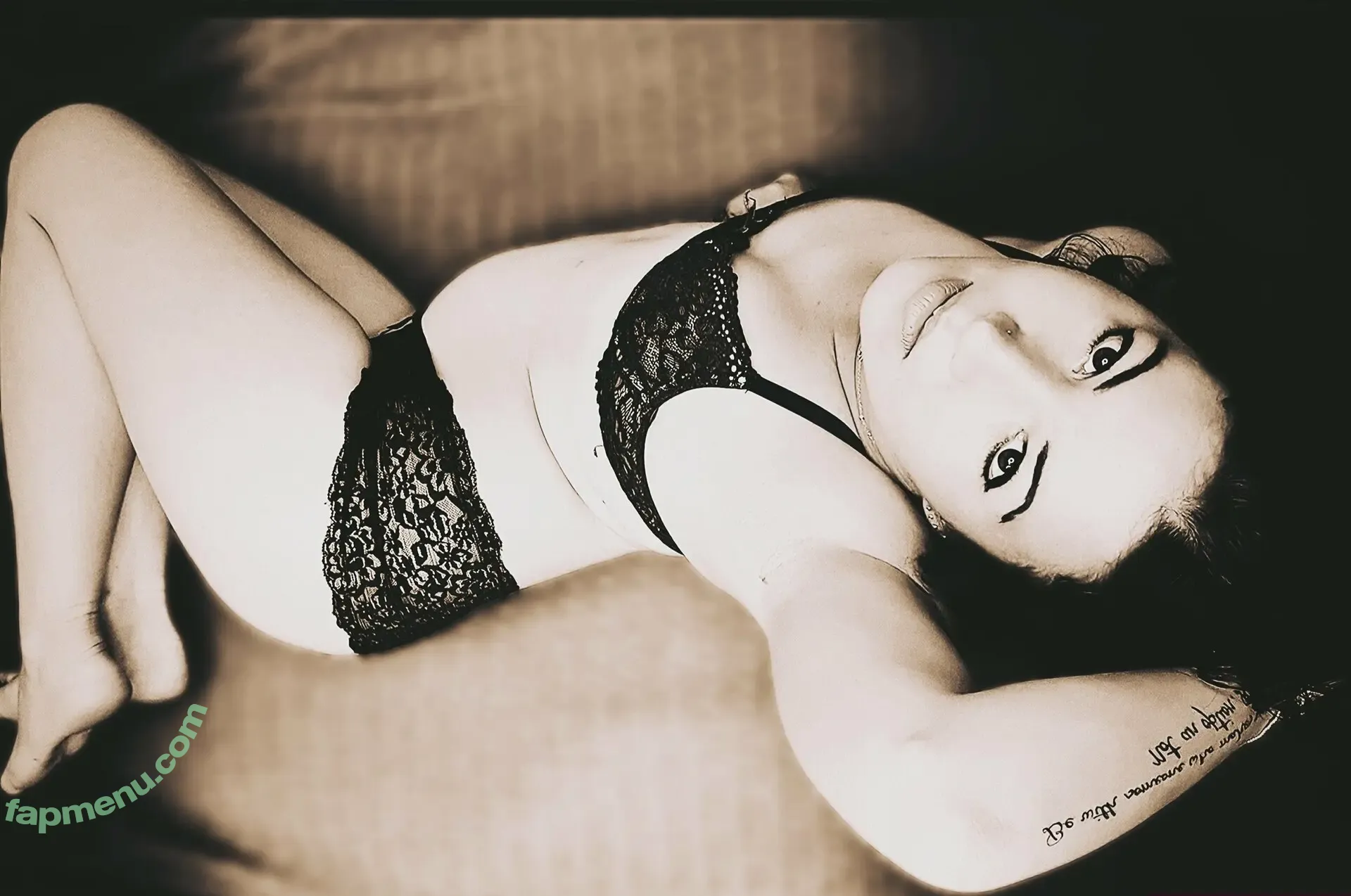 littlemissmalta nude photo #0030 (littlemissmalta)