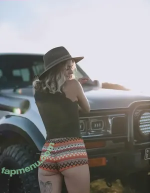 LittleMissMilli / mills.eighty nude photo #0050