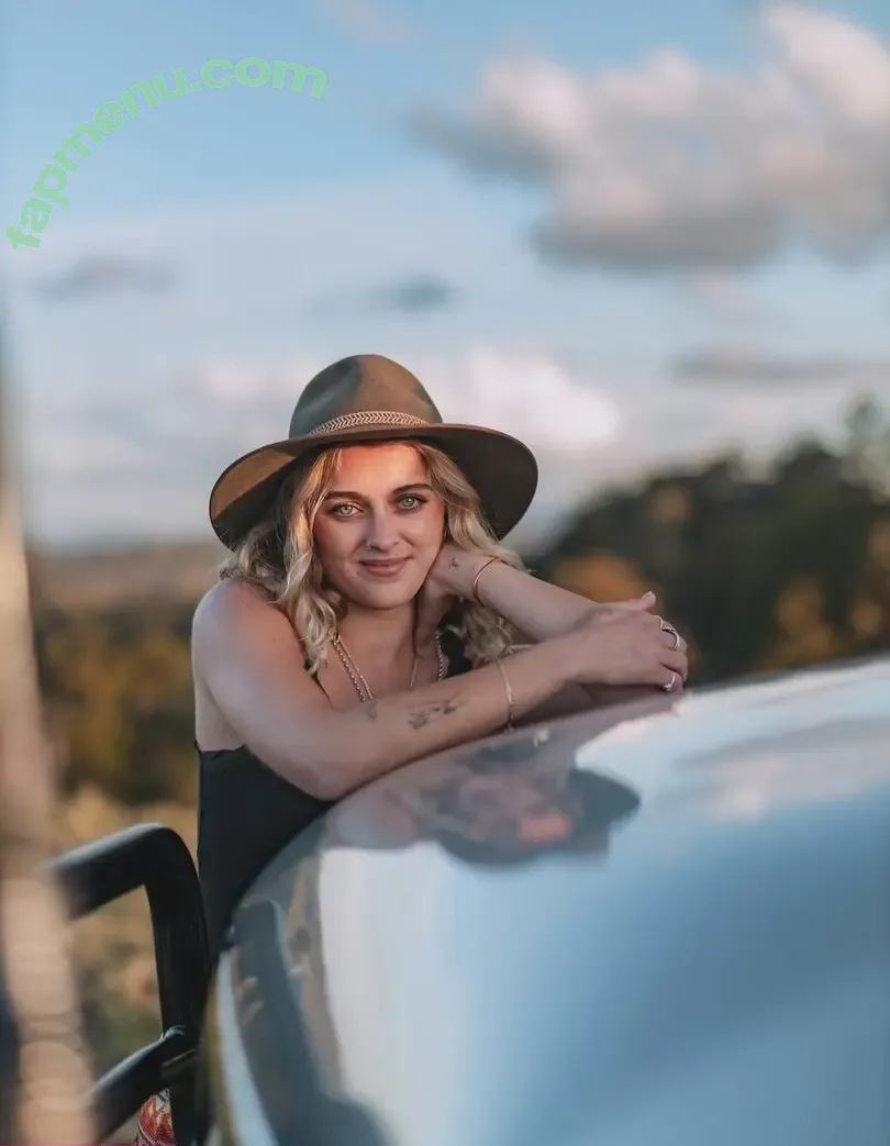 LittleMissMilli nude photo #0047 (mills.eighty)