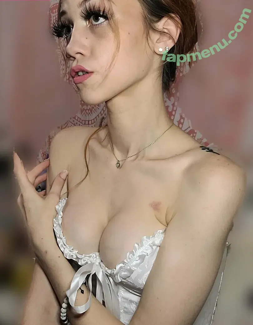littleredridingsakura nude photo #0011 (itssuskura)