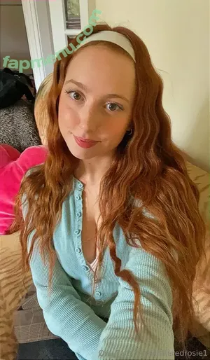 littleredrosie1 / lilrosie30 nude photo #0009