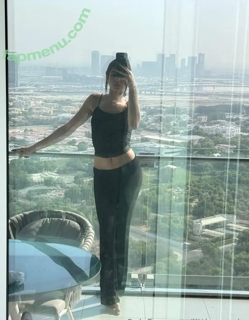 littleyasmin nude photo #0029 (little.yasmin_)