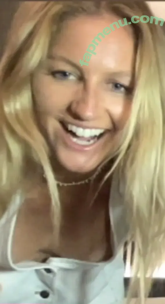 Liv Macdonald nude photo #0015 (liivmac / livmacdonald)