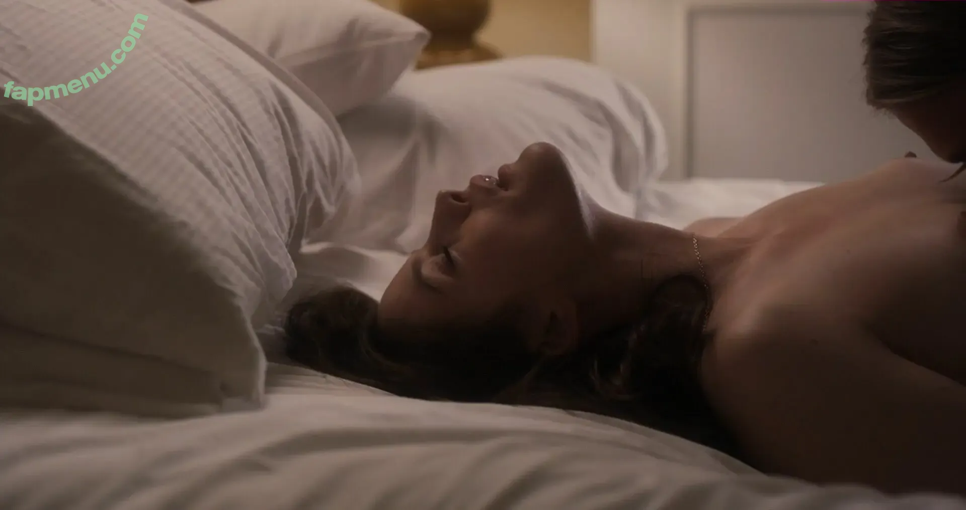 Liv Tyler nude photo #0325 (livtyler / livtyler0580 / misslivalittle)