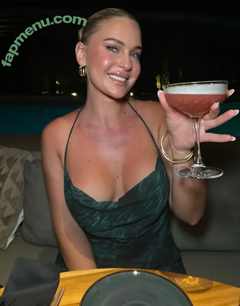 liv.yah nude photo #0137 (liv.yah)