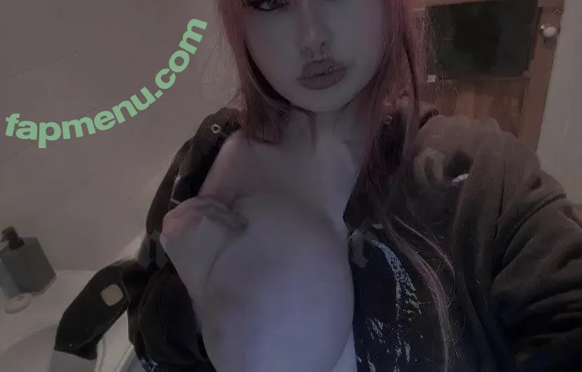 Livdracula nude photo #0062 (vampireofyourdreams)