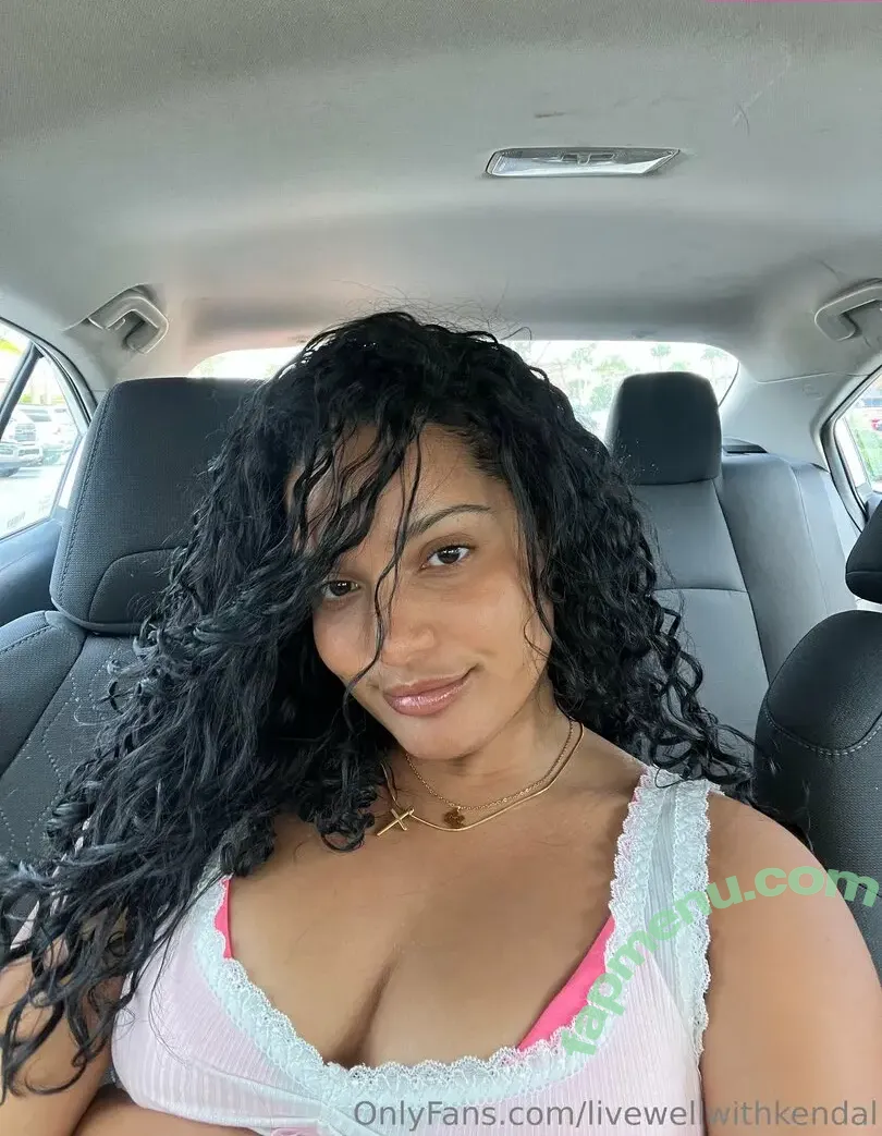 livewellwithkendal nude photo #0005 (livingwellwithelle)