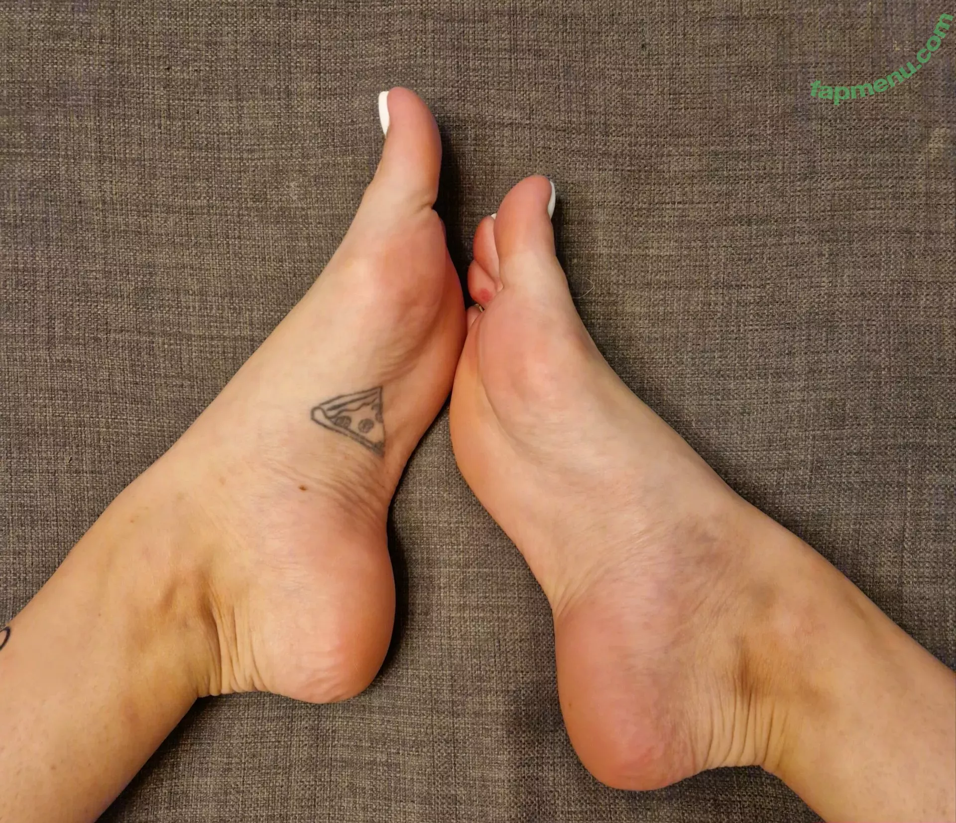 Livie Feet nude photo #0003 (LivieFeet / livefeet.cz / tattoo_french_feet)