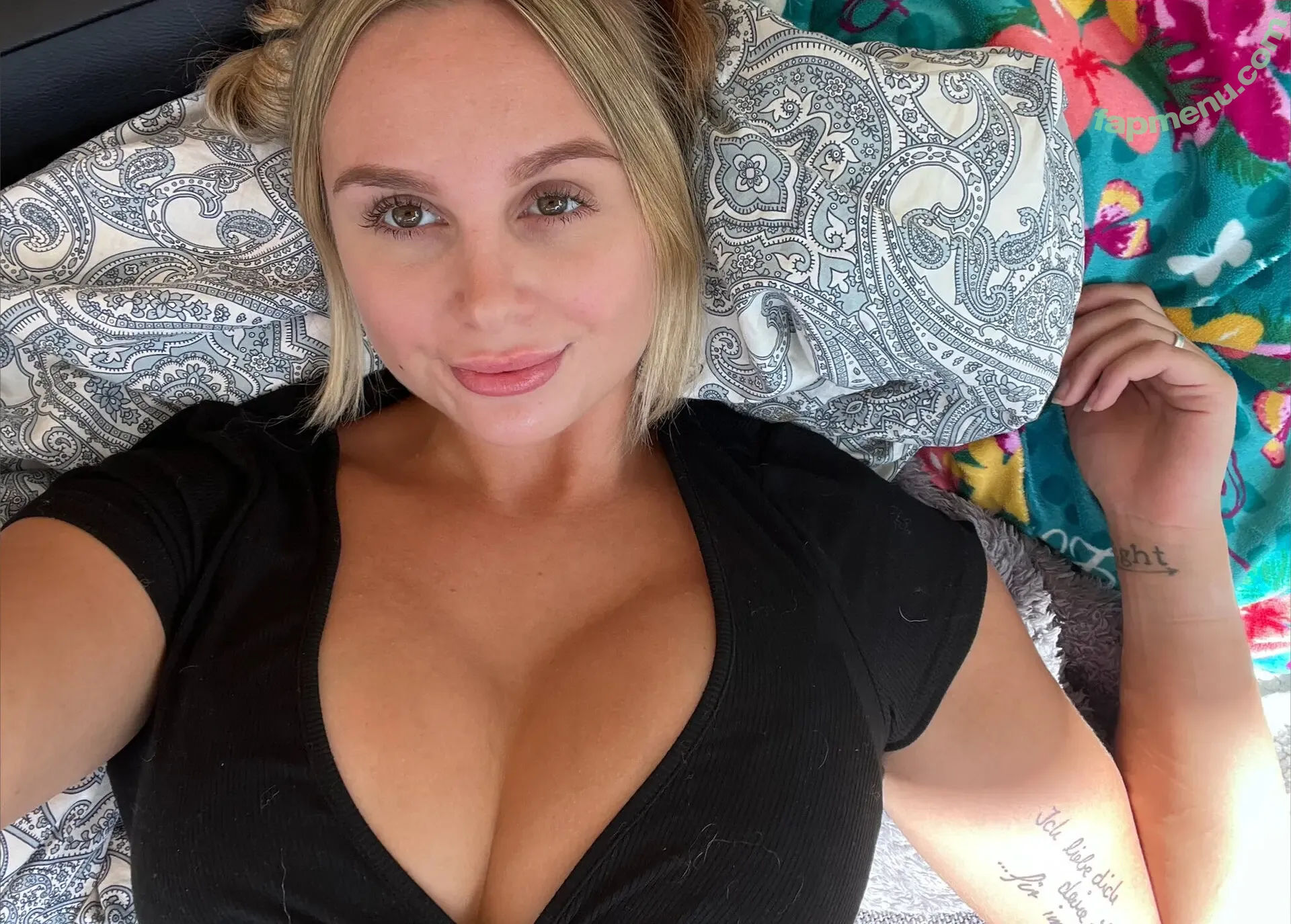 livieschaefer nude photo #0011 (LiviSchaefer)