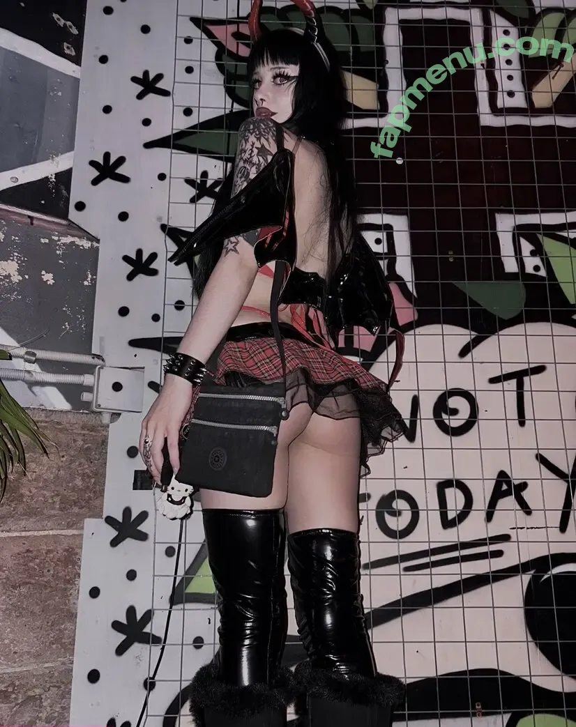 livindeadyaz nude photo #0087 (livindeadyaz)