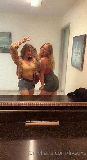 LivStixs / Simp Chat nude photo #0102