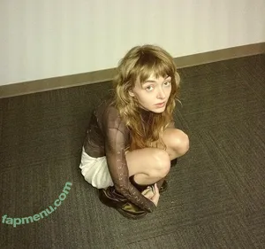 Livvy Bennett / Mamalarky nude photo #0009
