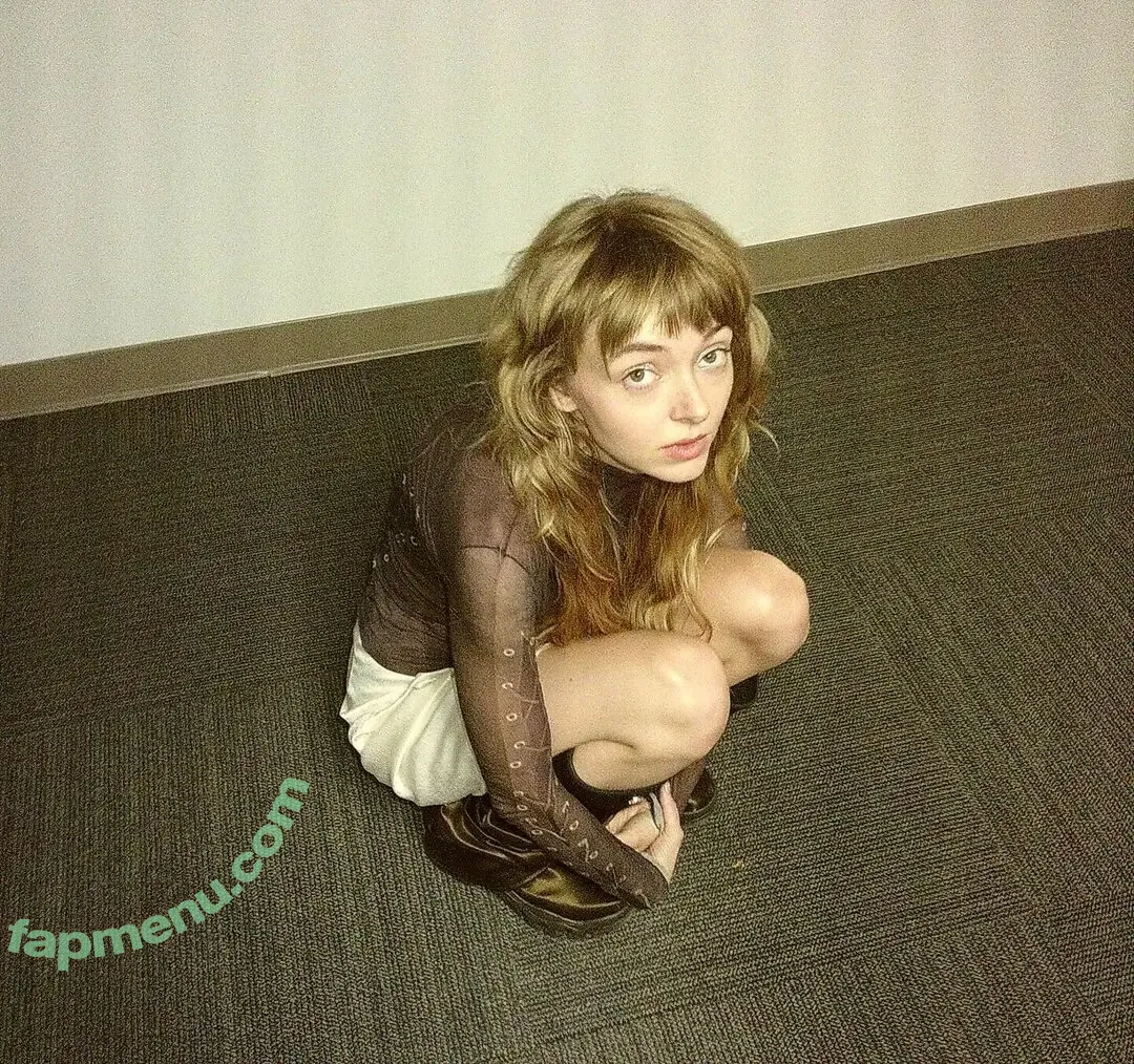 Livvy Bennett nude photo #0009 (Mamalarky)