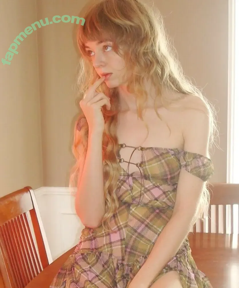 Livvy Bennett nude photo #0010 (Mamalarky)