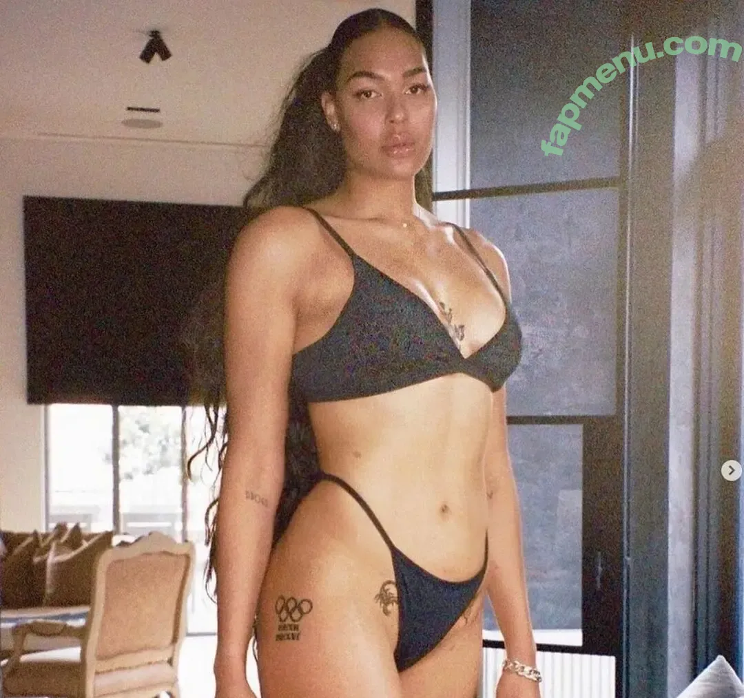 Liz Cambage nude photo #0038 (ecambage)