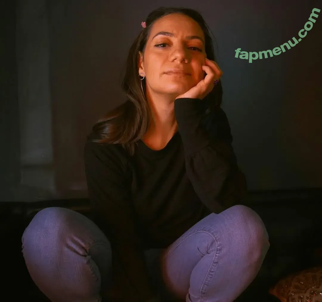 Liz Miele nude photo #0001 (Comedian / lizmiele)