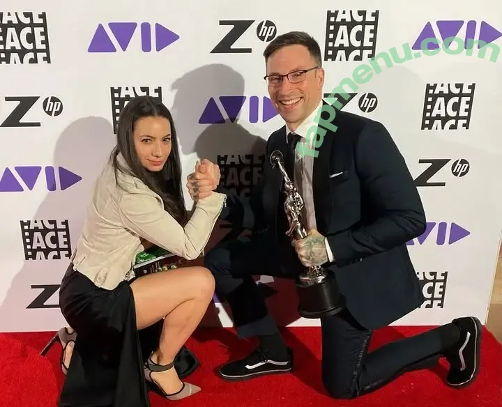 Liz Miele nude photo #0020 (Comedian / lizmiele)