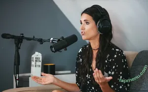 Liz Plank / feministabulous nude photo #0024