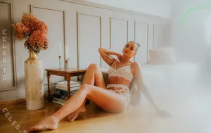 Liz Snowfoot / liz_snowfoot nude photo #0016