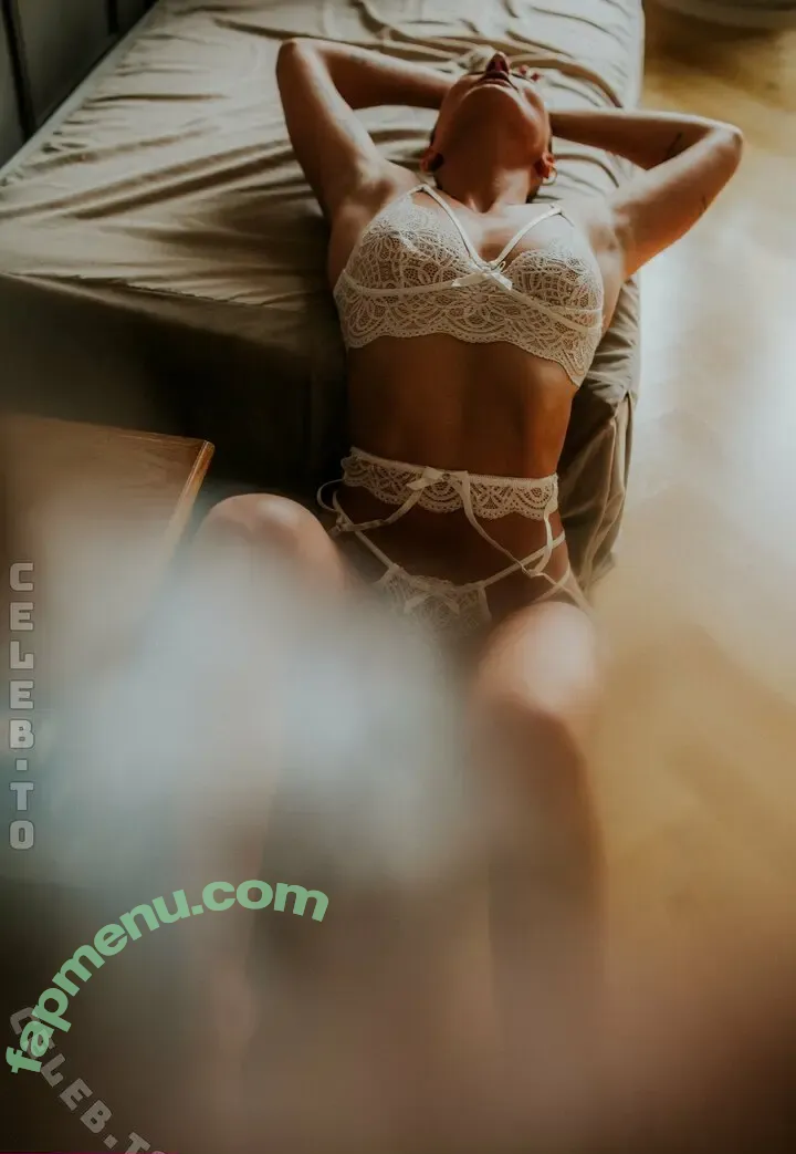 Liz Snowfoot nude photo #0010 (liz_snowfoot)